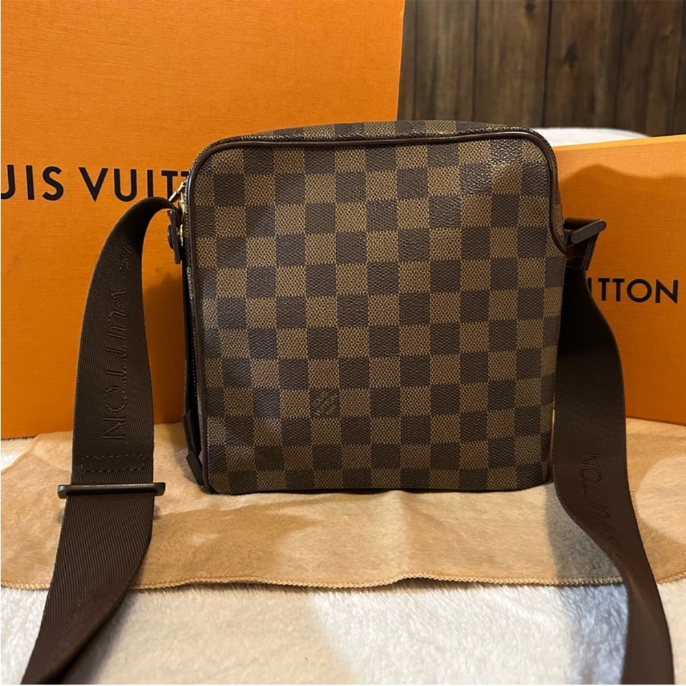 Louis Vuitton Crossbody Bag - Picture 8 of 15